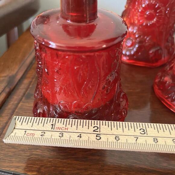 Holding for MBED  Daisy Floral Red Glass Peg Votive Candle Holder set of 5 — - Picture 5 of 12